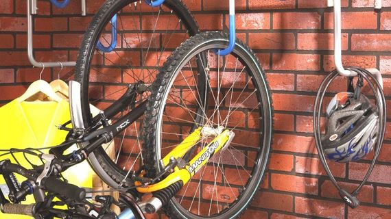 indoor-wall-mounted-vertical-bike-rack-5-bikes-p1507-6543_image.jpg